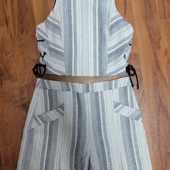 BCBGeneration 2-piece short outfit - Picture 4 of 5